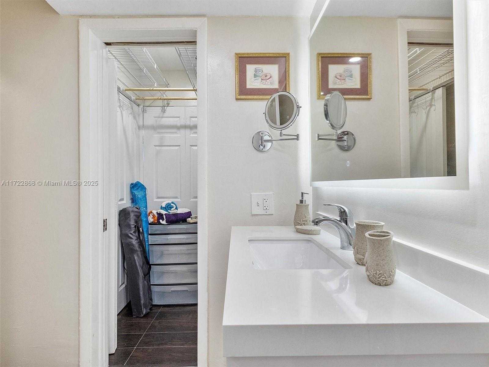 Small Image of 710 WASHINGTON AVE #315 (available July 31), Miami Beach Number 13