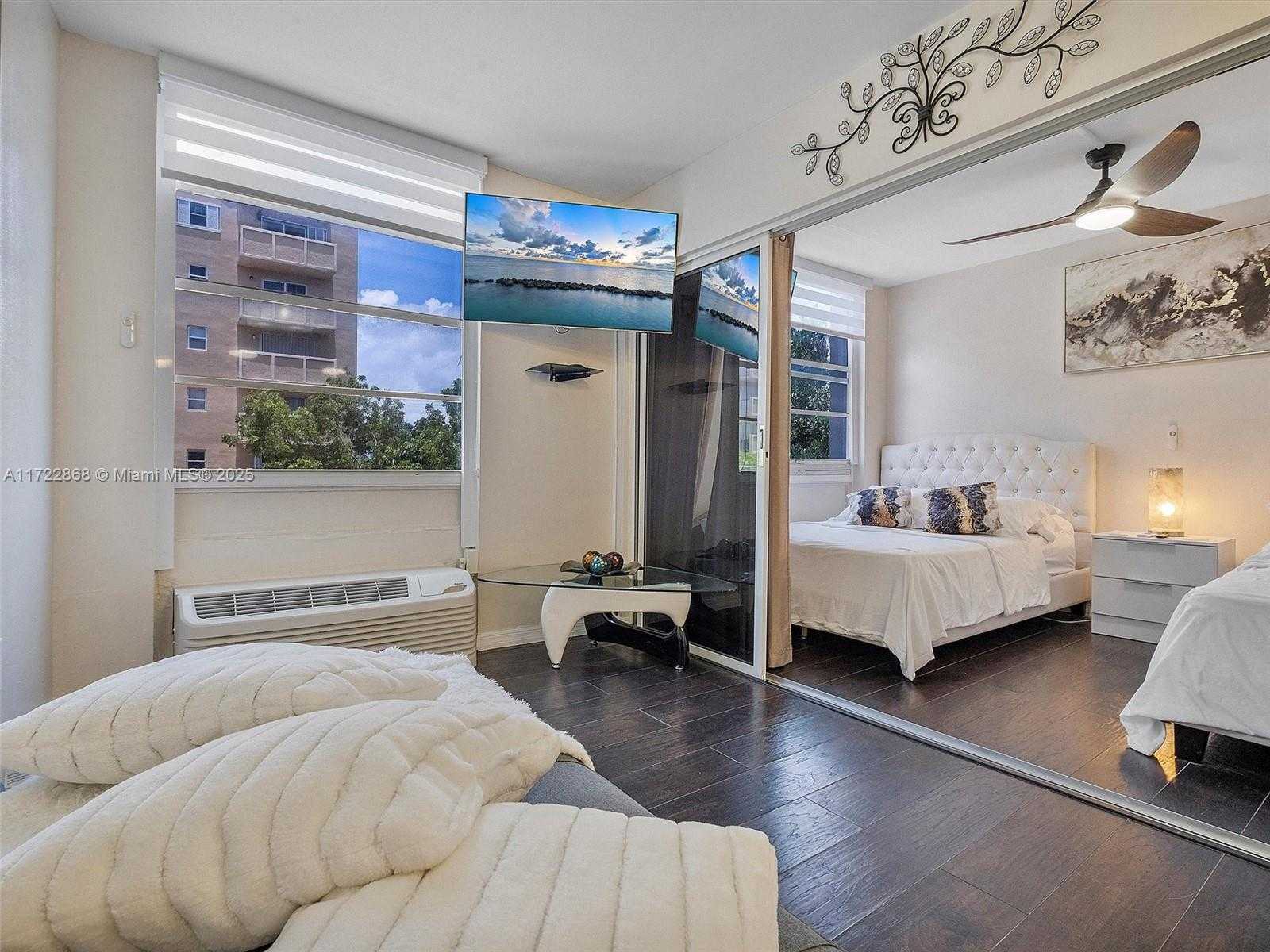 Small Image of 710 WASHINGTON AVE #315 (available July 31), Miami Beach Number 5