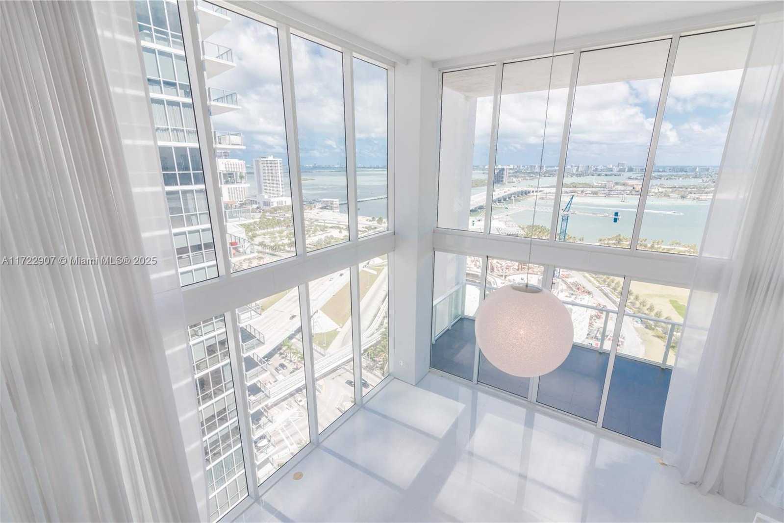 Small Image of 1040 BISCAYNE BLVD #2504, Miami Number 13