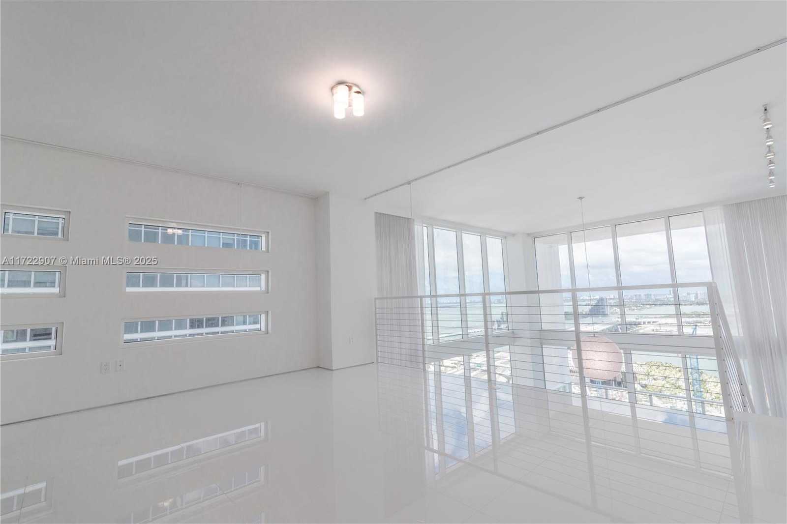Small Image of 1040 BISCAYNE BLVD #2504, Miami Number 14