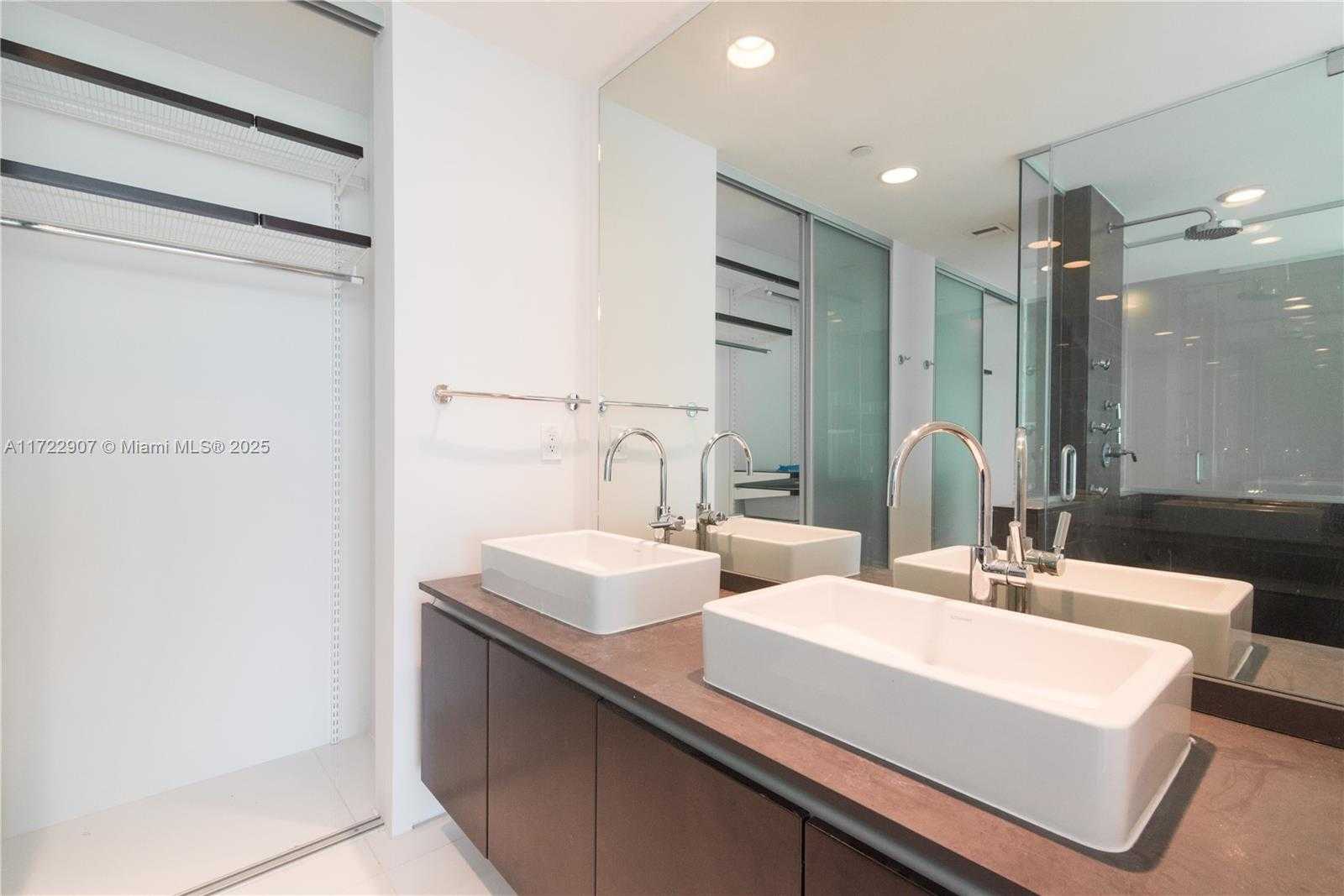 Small Image of 1040 BISCAYNE BLVD #2504, Miami Number 15