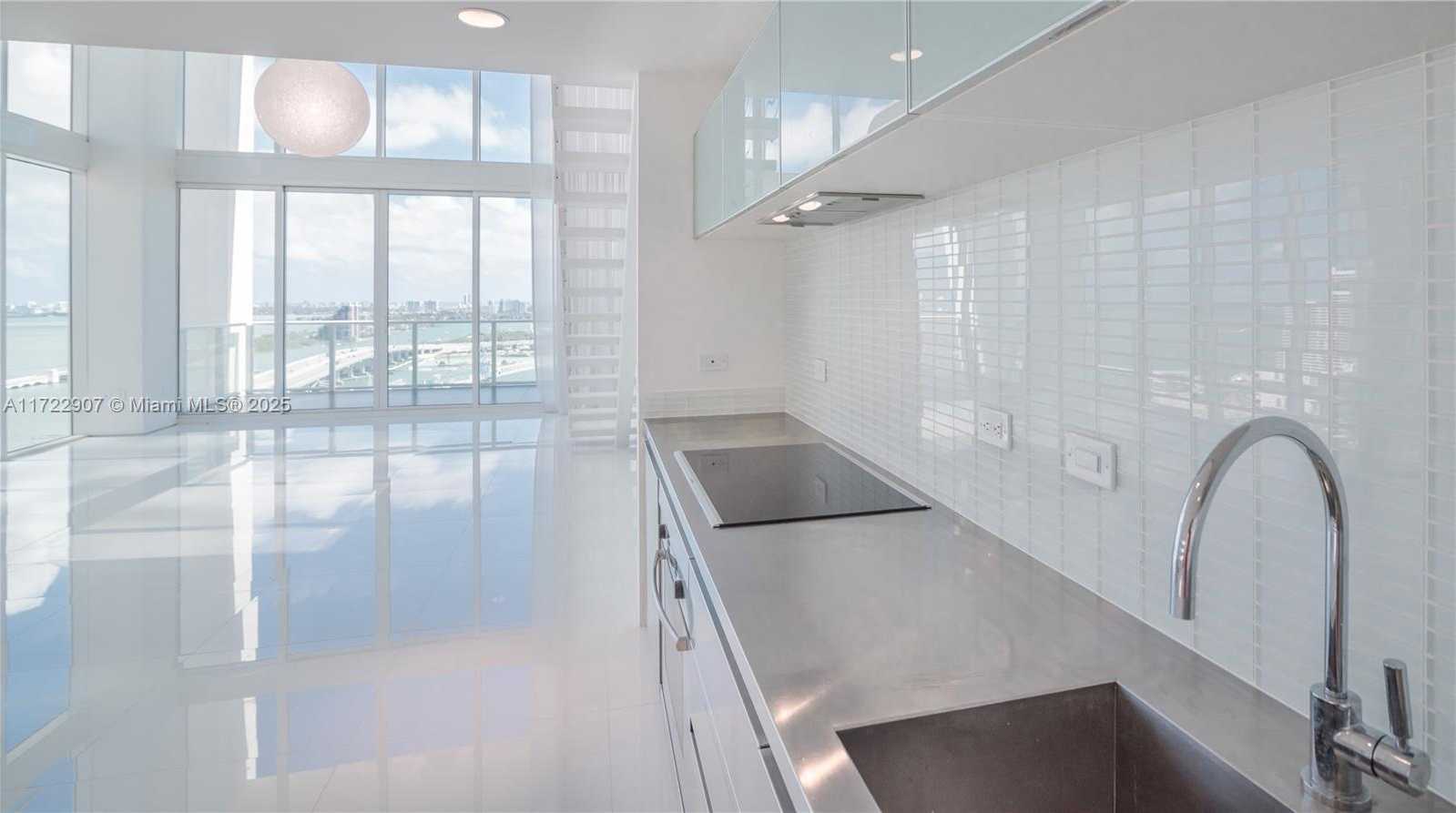 Small Image of 1040 BISCAYNE BLVD #2504, Miami Number 4