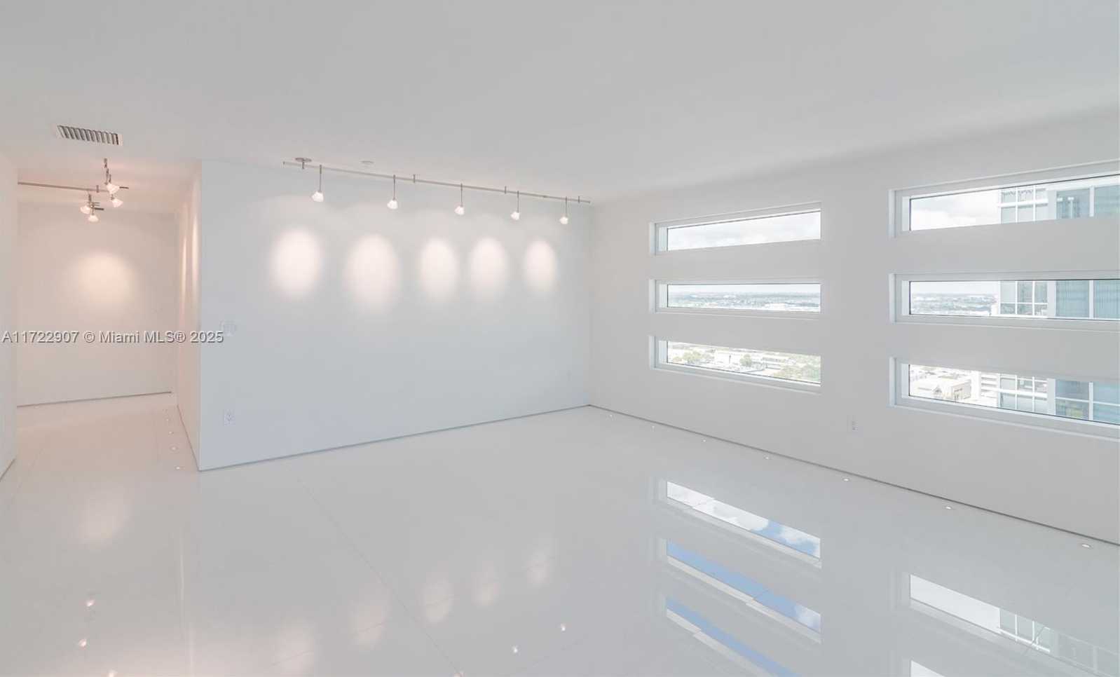 Small Image of 1040 BISCAYNE BLVD #2504, Miami Number 7