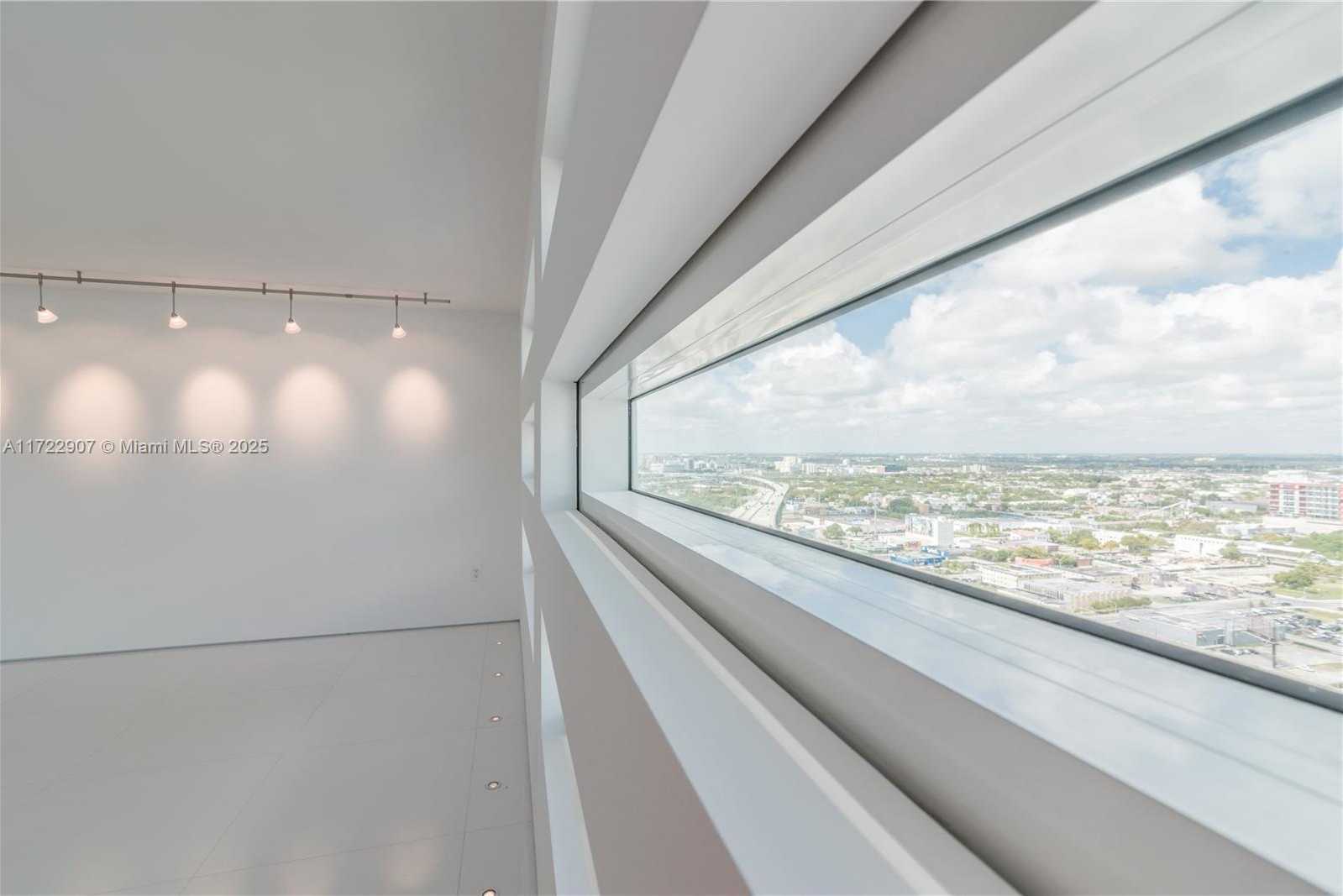 Small Image of 1040 BISCAYNE BLVD #2504, Miami Number 8