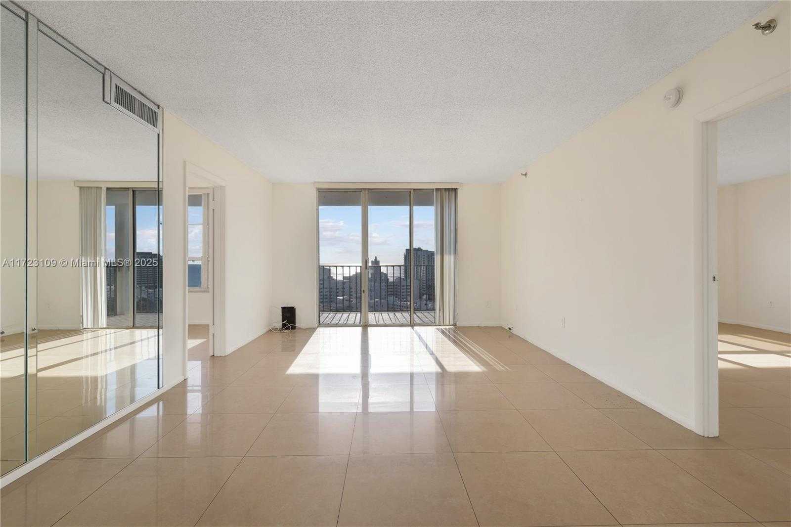 Small Image of 4101 PINE TREE DR #1823, Miami Beach Number 14
