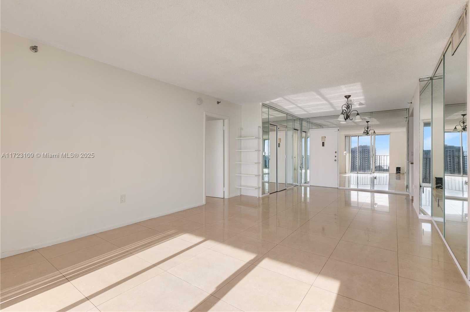 Small Image of 4101 PINE TREE DR #1823, Miami Beach Number 16