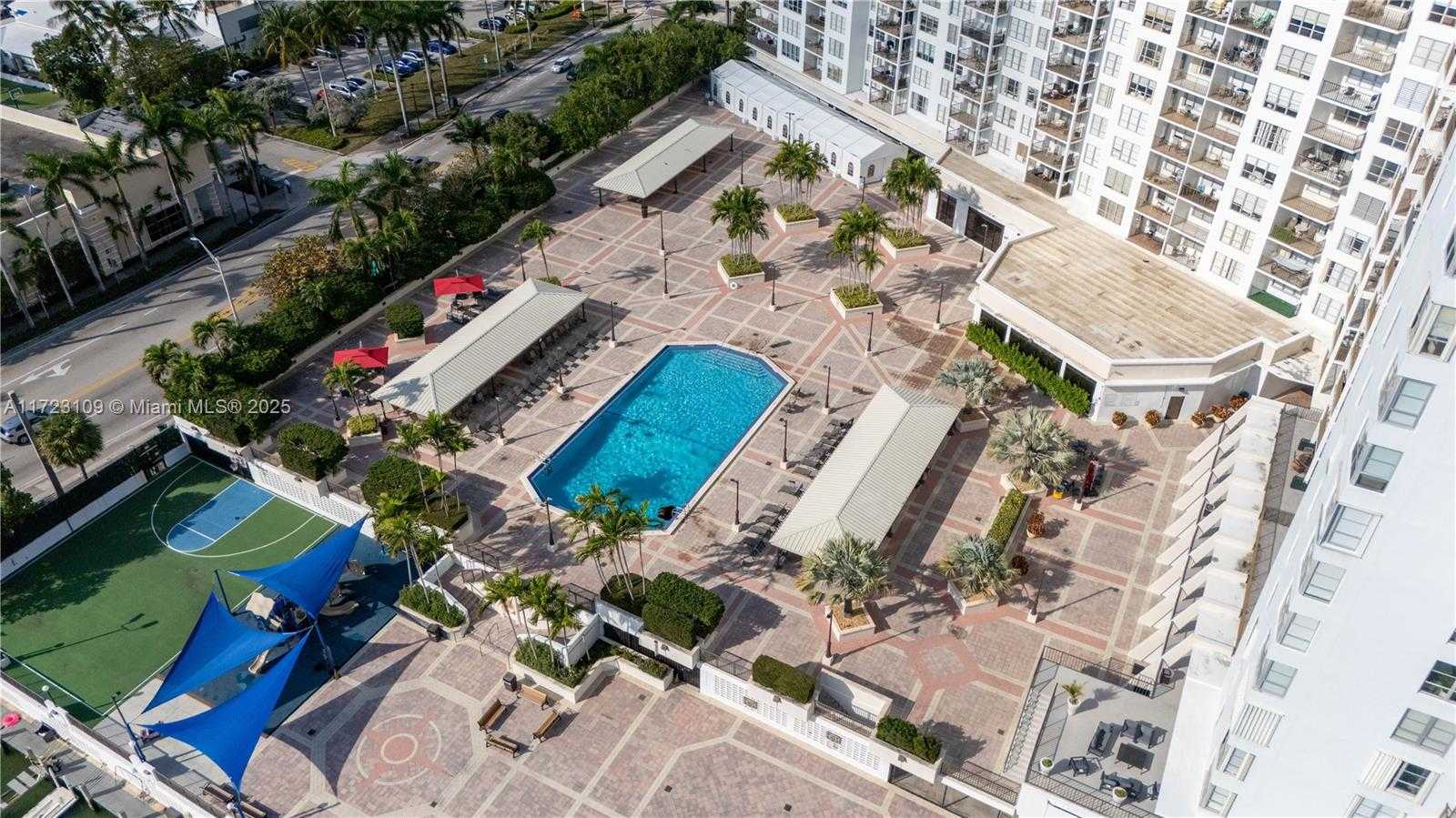 Small Image of 4101 PINE TREE DR #1823, Miami Beach Number 32