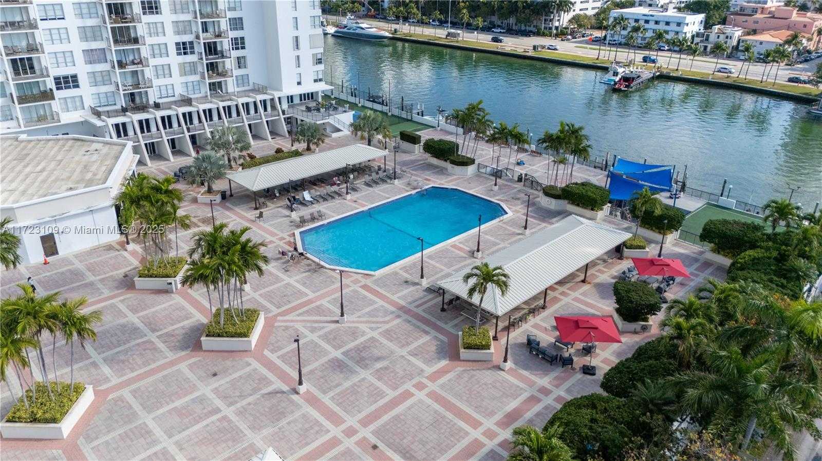 Small Image of 4101 PINE TREE DR #1823, Miami Beach Number 34