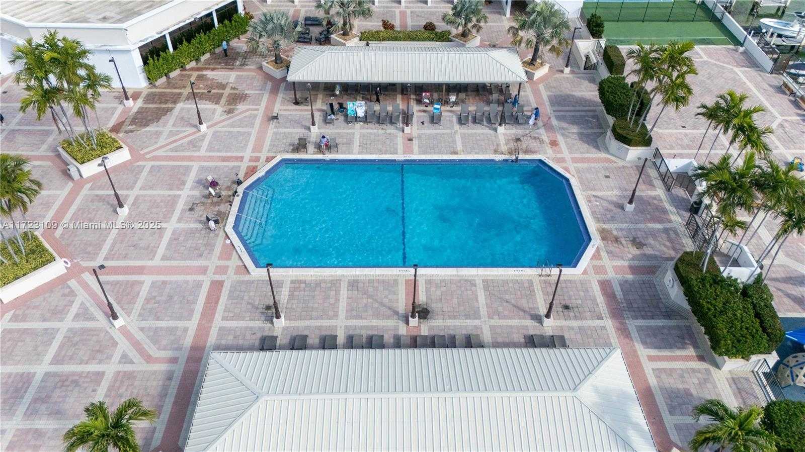 Small Image of 4101 PINE TREE DR #1823, Miami Beach Number 35