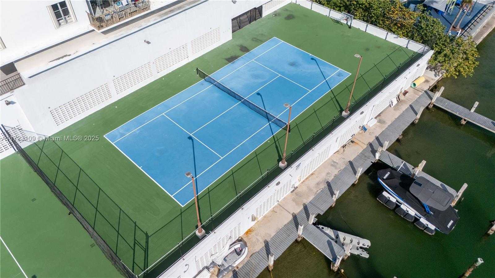 Small Image of 4101 PINE TREE DR #1823, Miami Beach Number 37