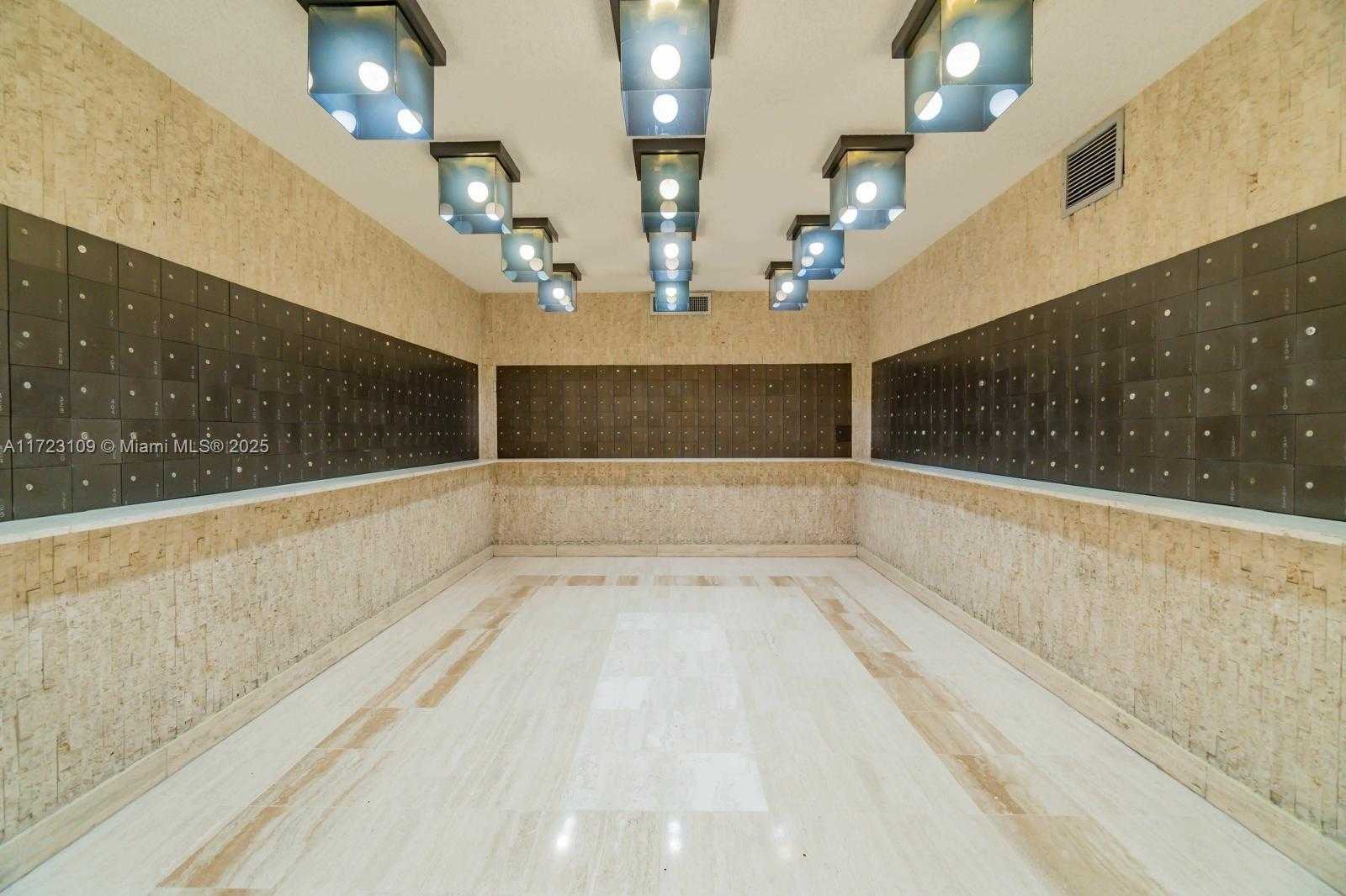 Small Image of 4101 PINE TREE DR #1823, Miami Beach Number 39