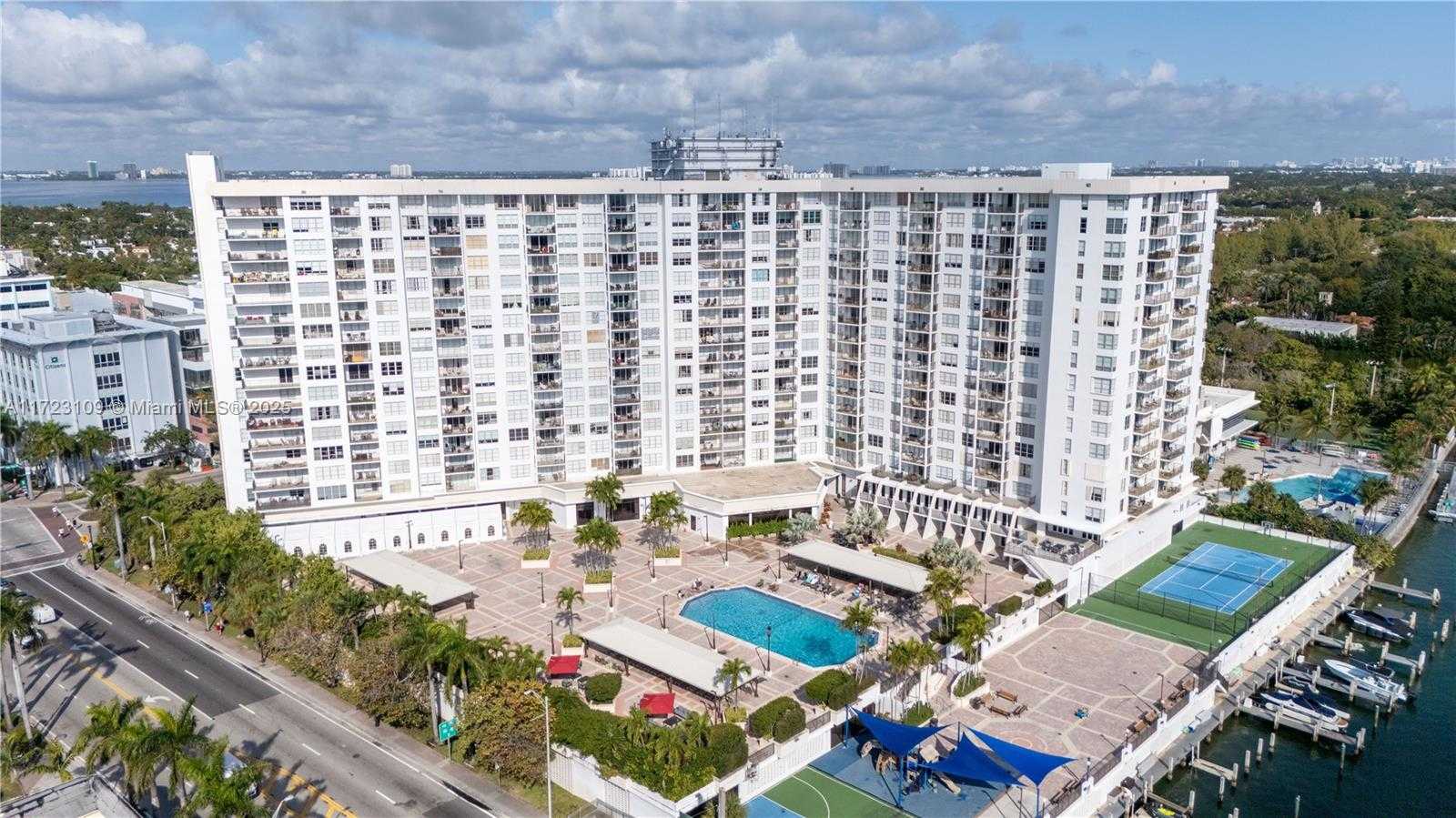 Small Image of 4101 PINE TREE DR #1823, Miami Beach Number 4