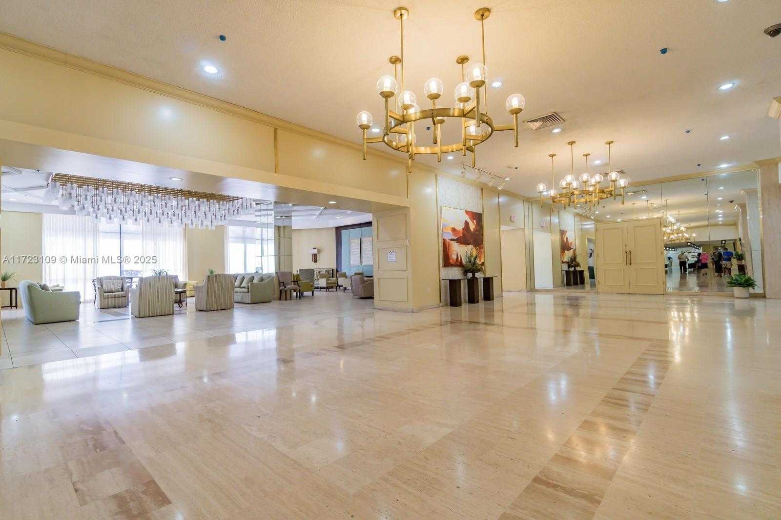 Small Image of 4101 PINE TREE DR #1823, Miami Beach Number 6