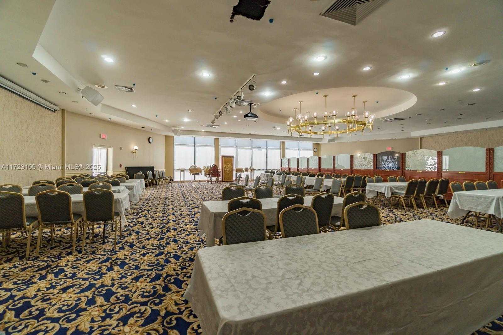 Small Image of 4101 PINE TREE DR #1823, Miami Beach Number 7