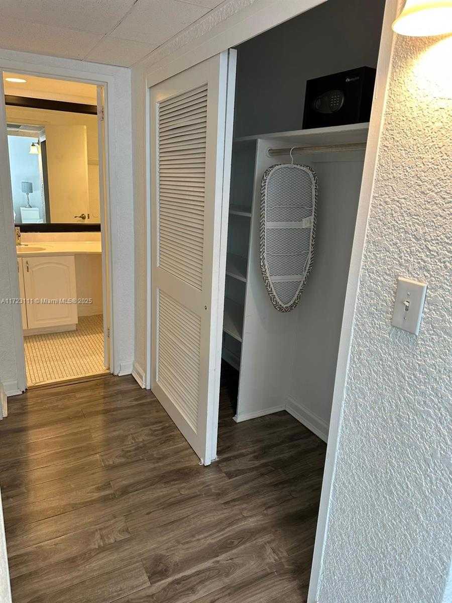 Small Image of 4001 SOUTH OCEAN DR #10D, Hollywood Number 14