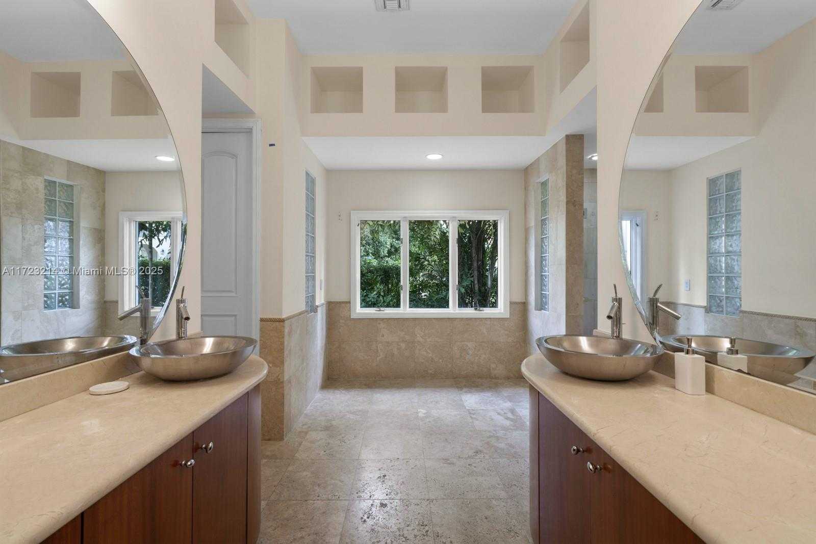 Small Image of 322 COSTA BRAVA CT, Coral Gables Number 19