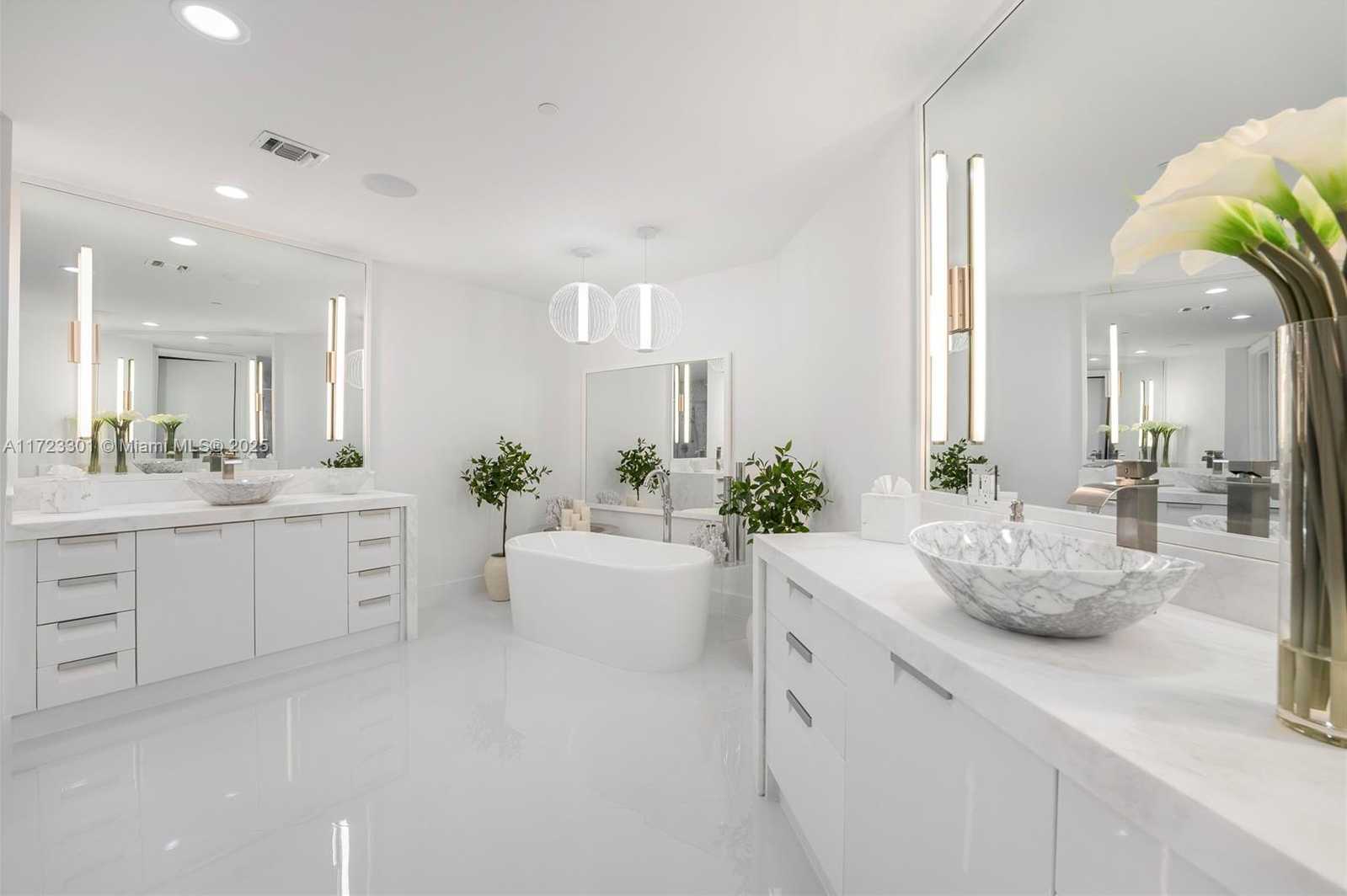 Small Image of 5959 COLLINS AVE #807, Miami Beach Number 13