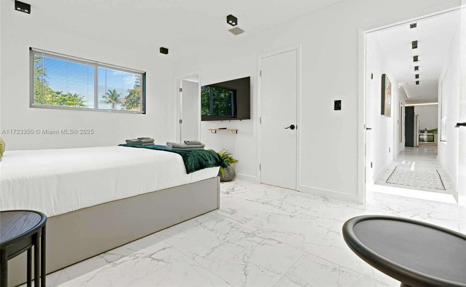 Small Image of 270 NORTH WEST 50TH, Miami Number 12