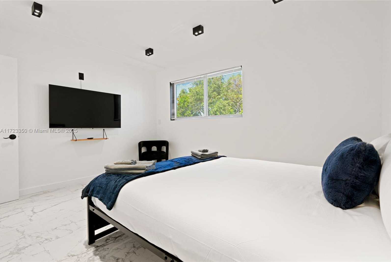 Small Image of 270 NORTH WEST 50TH, Miami Number 22