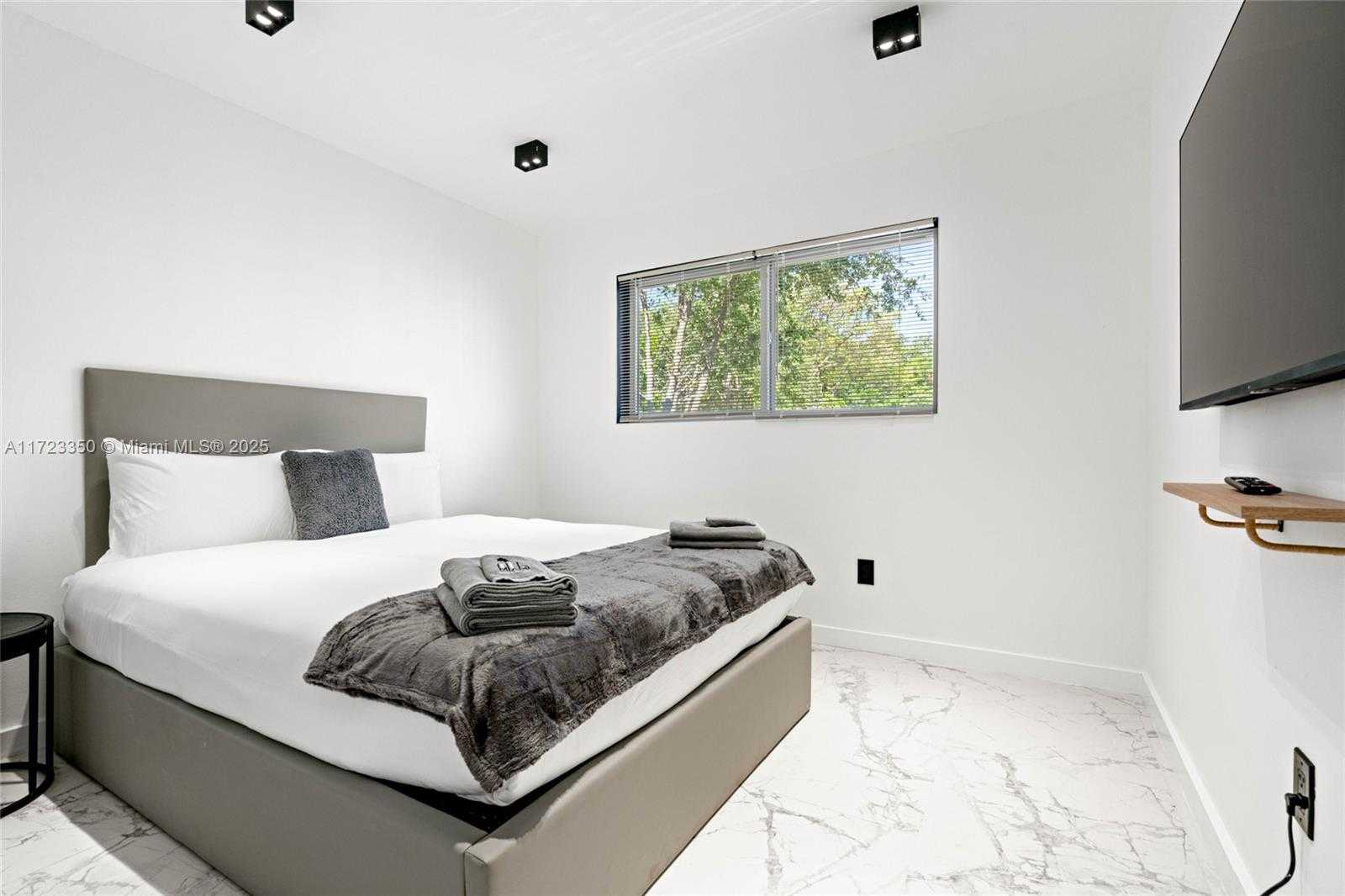 Small Image of 270 NORTH WEST 50TH, Miami Number 23