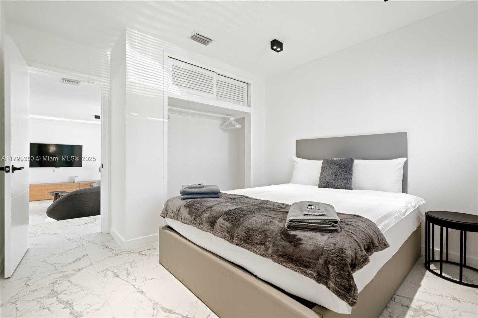 Small Image of 270 NORTH WEST 50TH, Miami Number 27