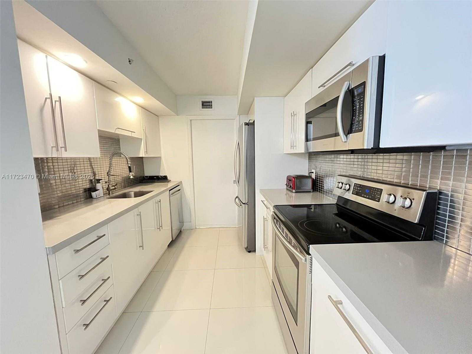 Small Image of 6917 COLLINS AVE #1206, Miami Beach Number 2