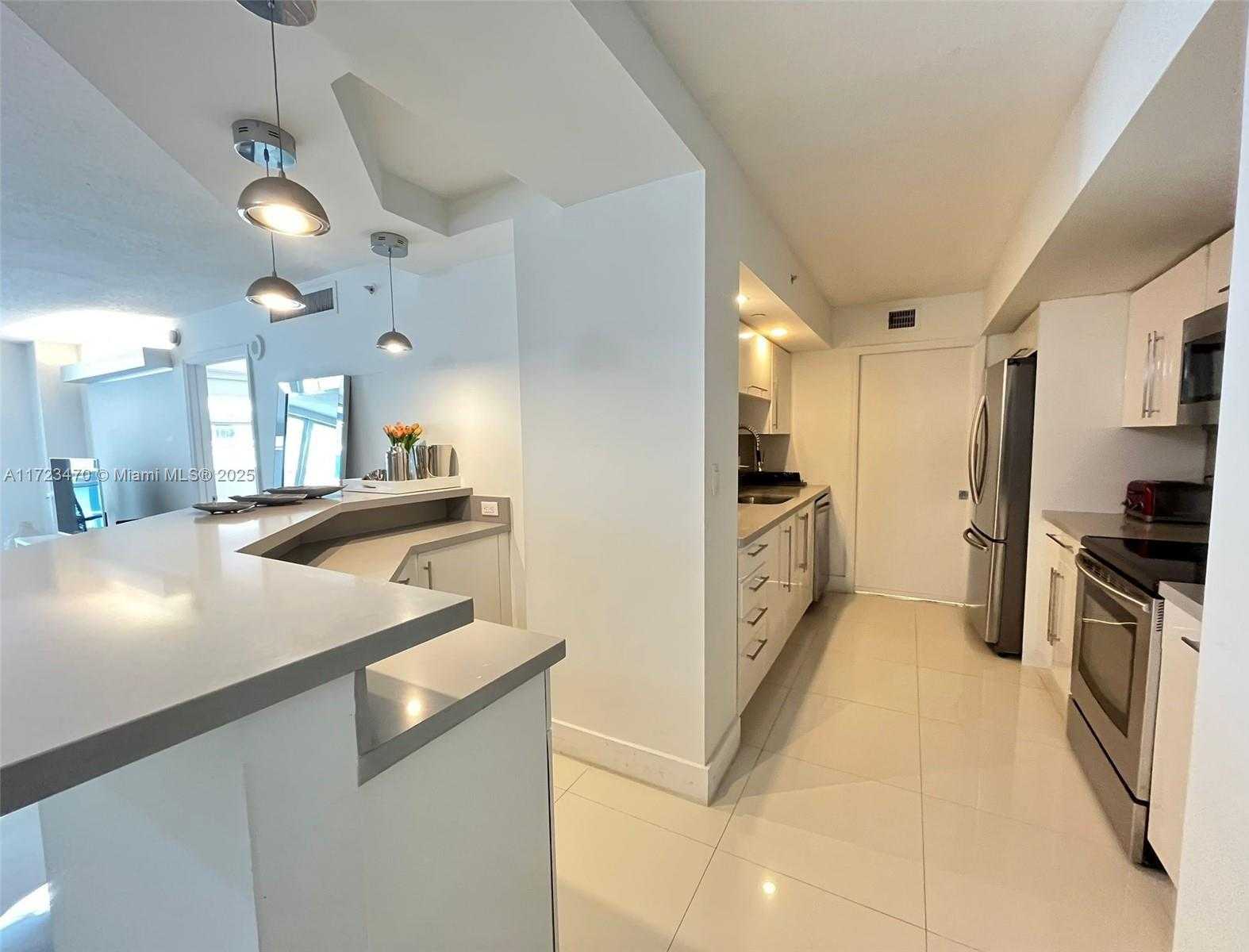 Small Image of 6917 COLLINS AVE #1206, Miami Beach Number 3