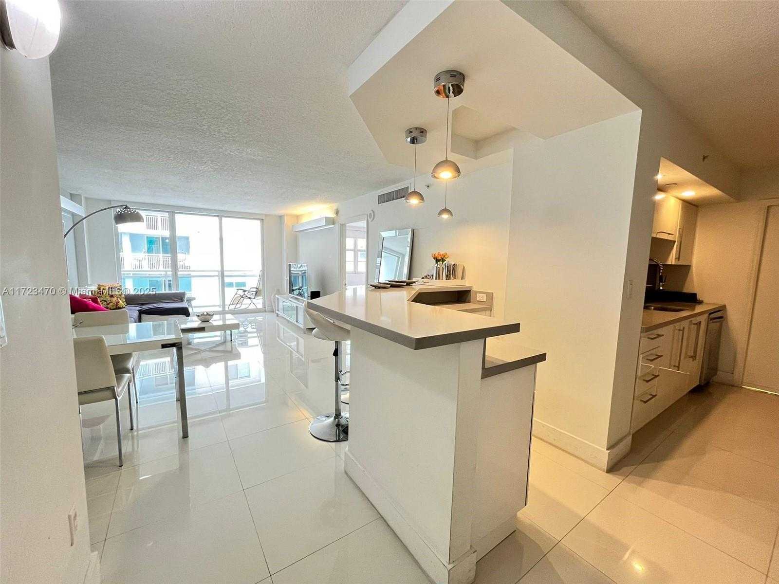 Small Image of 6917 COLLINS AVE #1206, Miami Beach Number 4