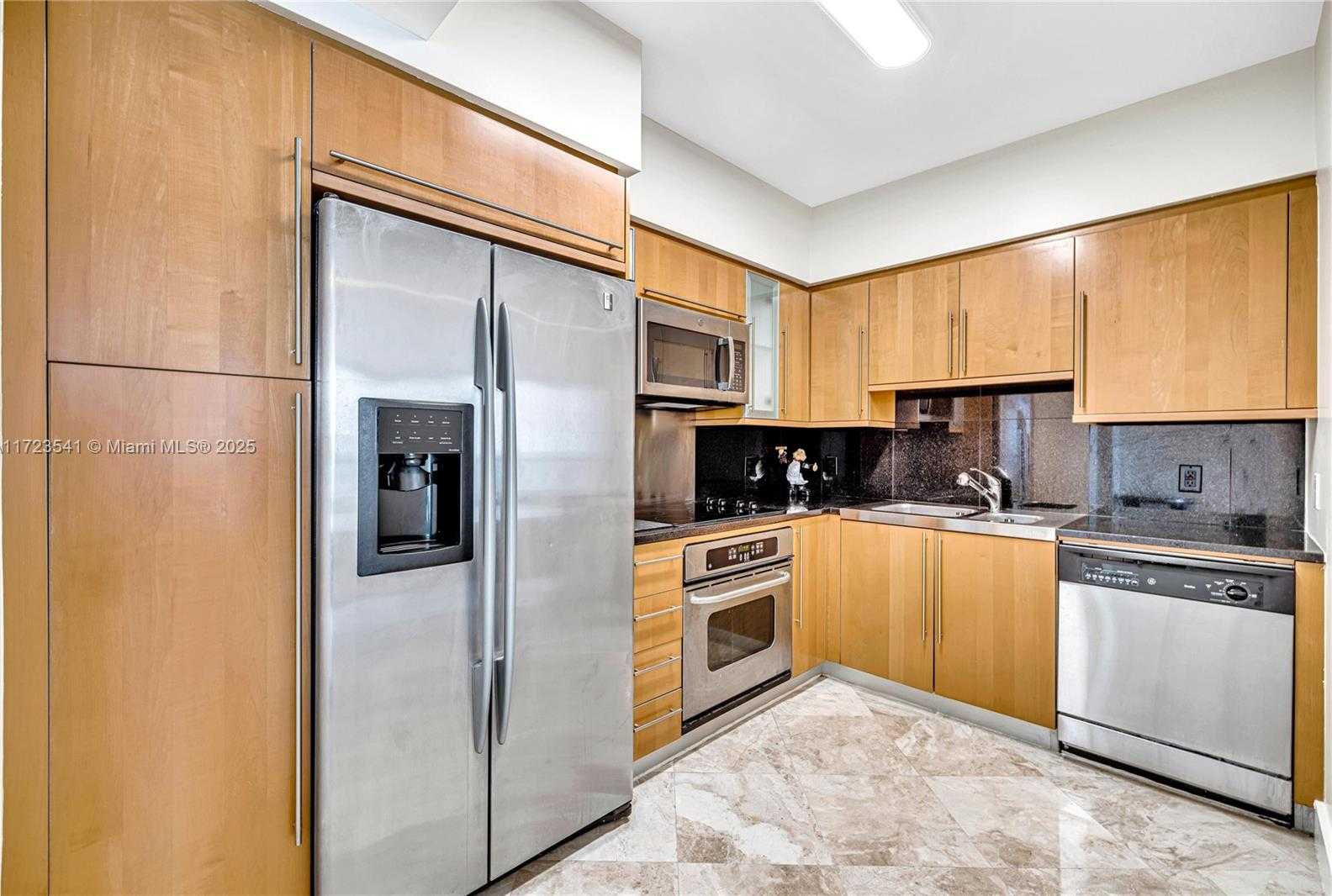 Small Image of 6365 COLLINS AVE #2510, Miami Beach Number 14