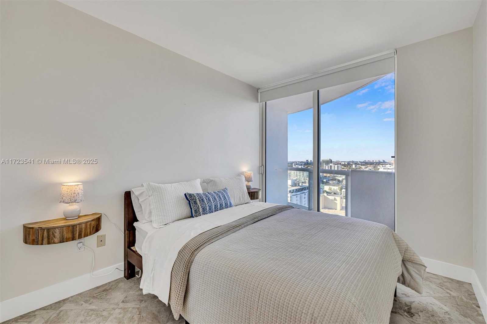 Small Image of 6365 COLLINS AVE #2510, Miami Beach Number 16