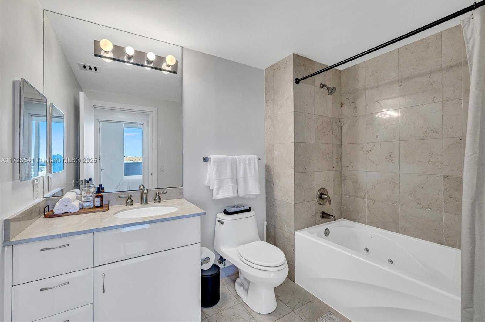 Small Image of 6365 COLLINS AVE #2510, Miami Beach Number 19