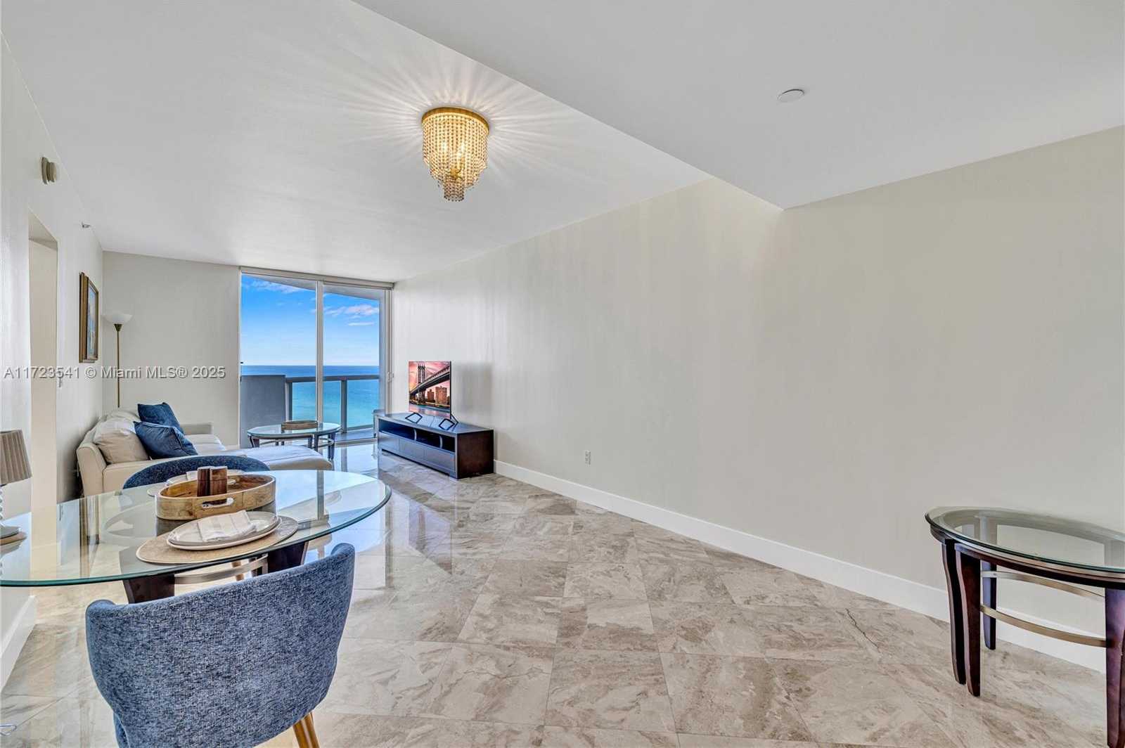 Small Image of 6365 COLLINS AVE #2510, Miami Beach Number 4
