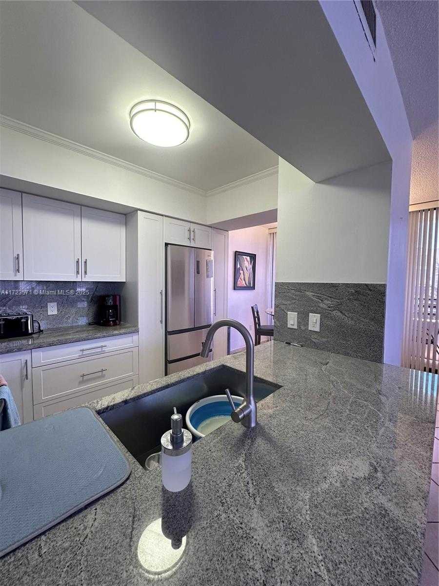 Small Image of 3505 SOUTH OCEAN DR #401, Hollywood Number 5