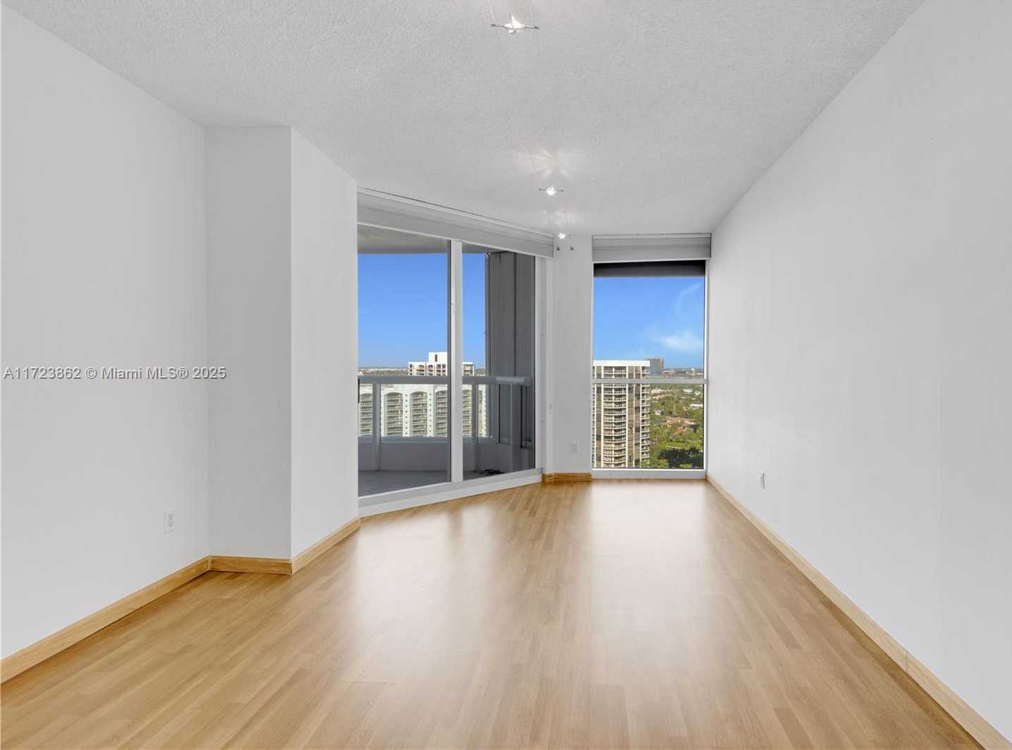 Small Image of 21055 YACHT CLUB DR #2104, Aventura Number 18