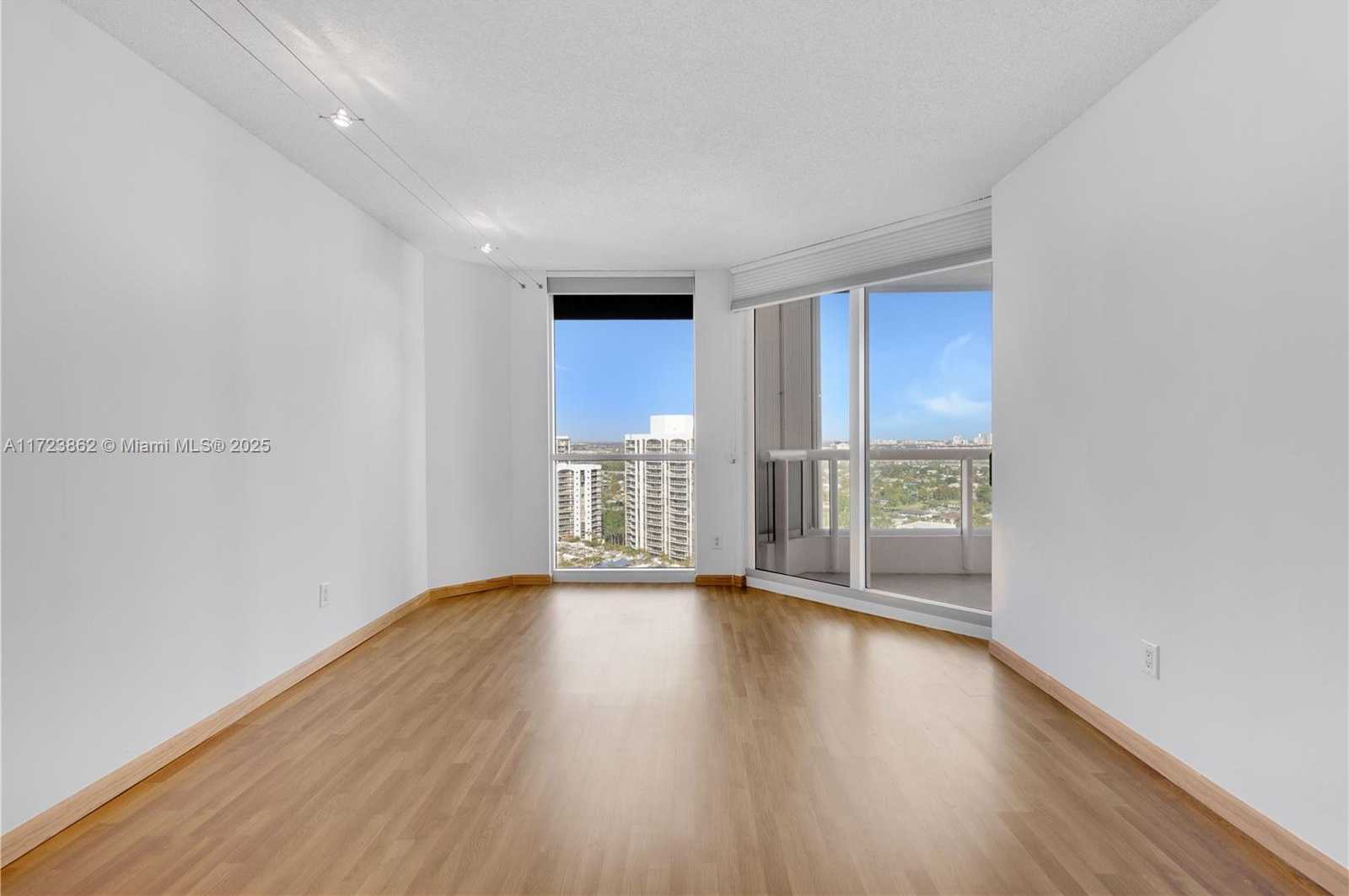 Small Image of 21055 YACHT CLUB DR #2104, Aventura Number 22
