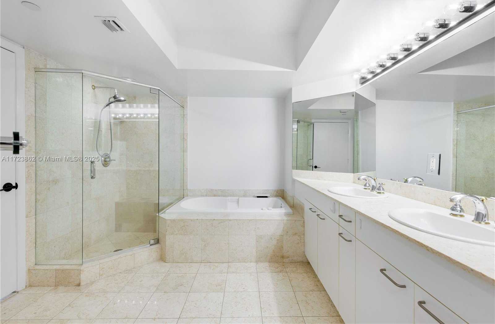 Small Image of 21055 YACHT CLUB DR #2104, Aventura Number 25