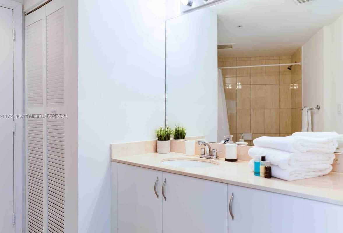 Small Image of 1750 NORTH BAYSHORE DR #2914, Miami Number 7