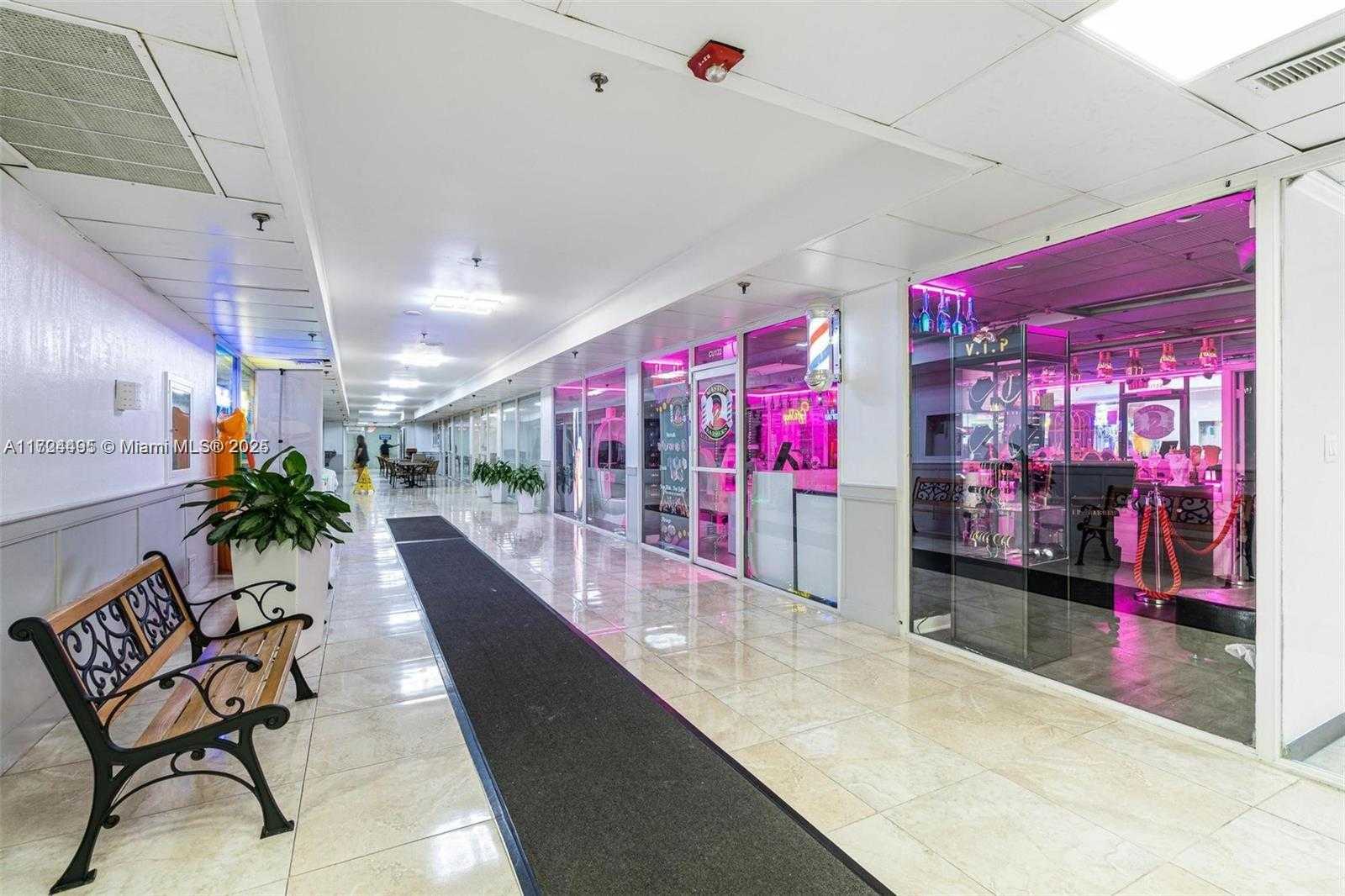 Small Image of 19201 Collins Ave, Sunny Isles Beach, FL 33160, USA Number 10