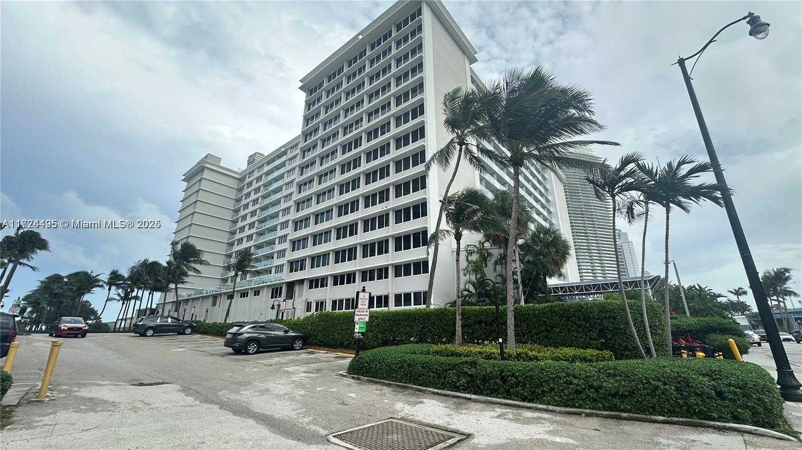 Small Image of 19201 Collins Ave, Sunny Isles Beach, FL 33160, USA Number 12