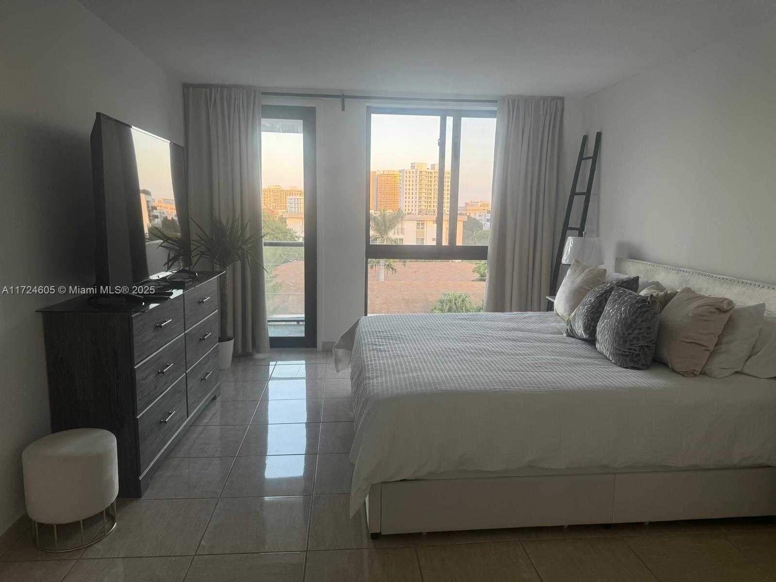 Small Image of 9800 WEST BAY HARBOR DR #605, Bay Harbor Islands Number 4
