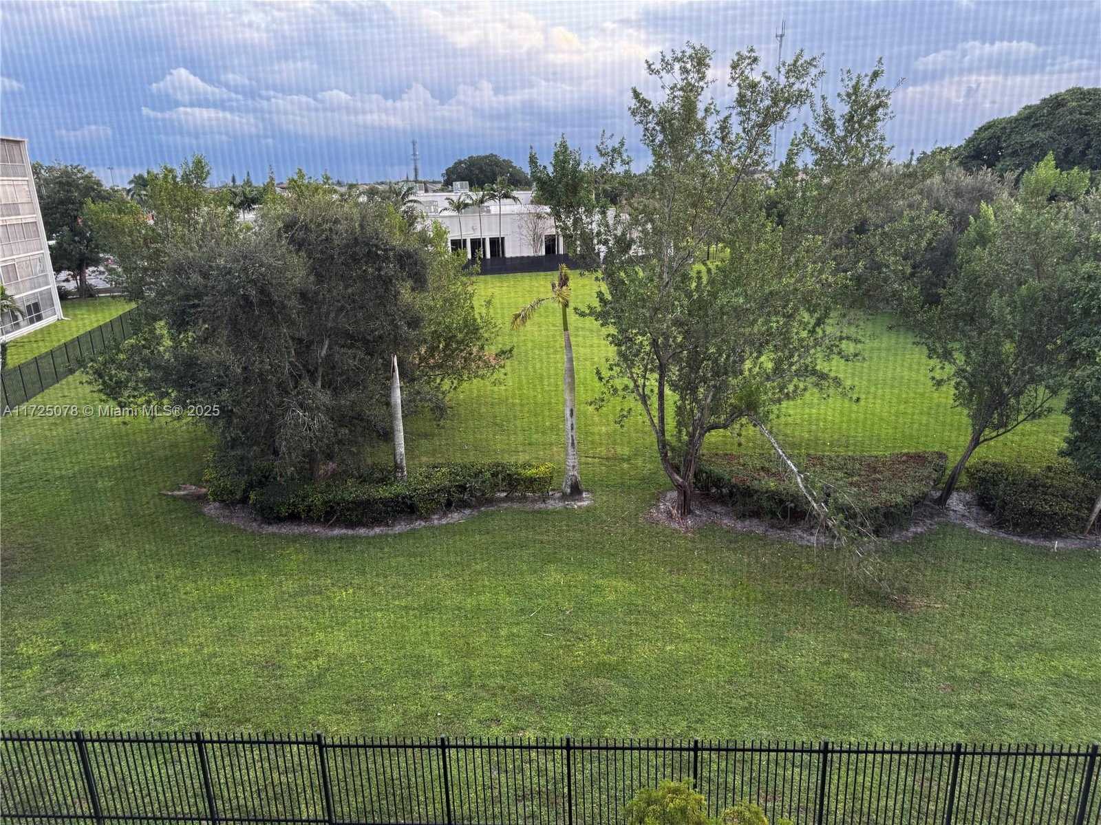Small Image of 950 HILLCREST DR #411, Hollywood Number 11