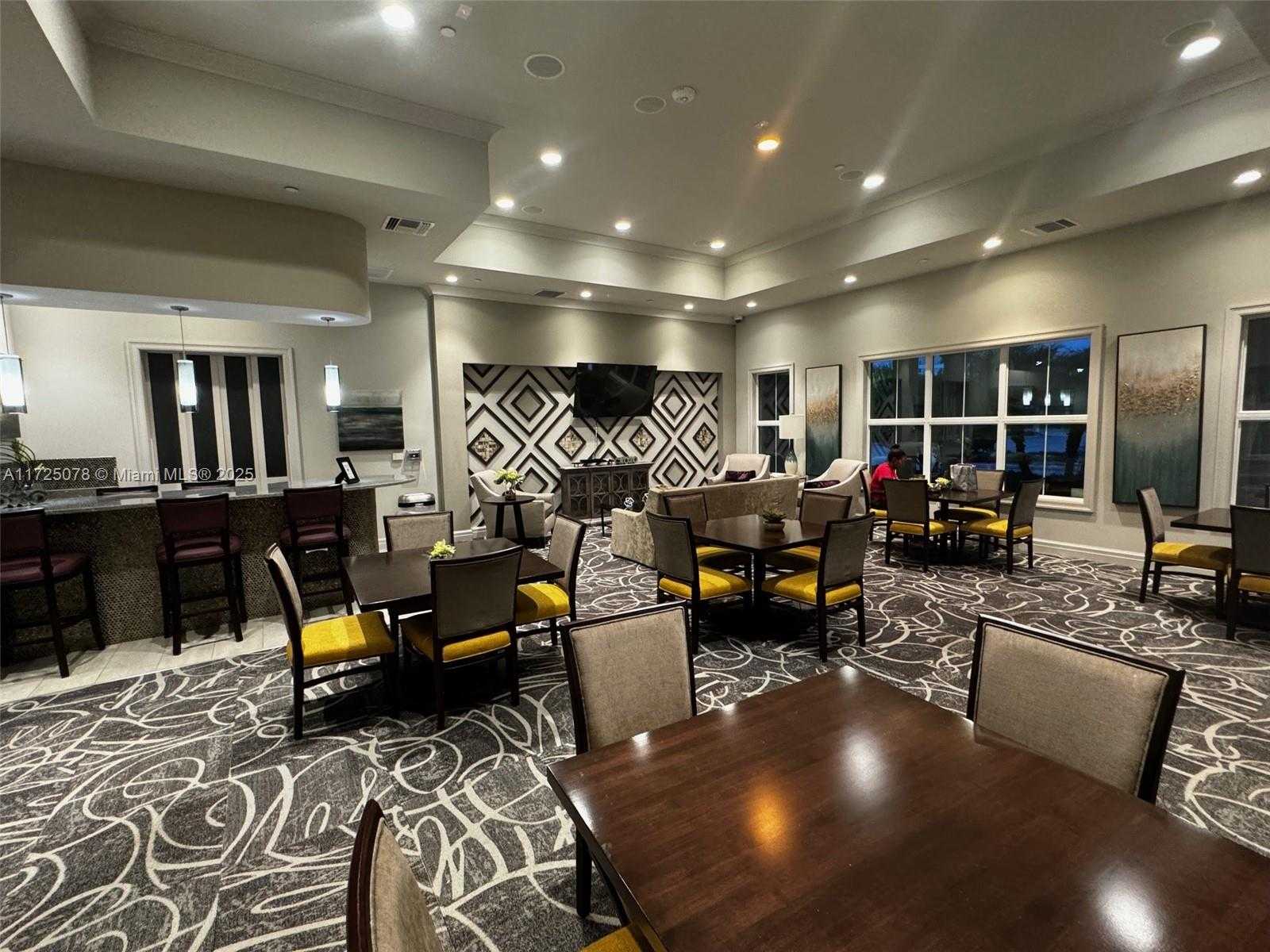 Small Image of 950 HILLCREST DR #411, Hollywood Number 12
