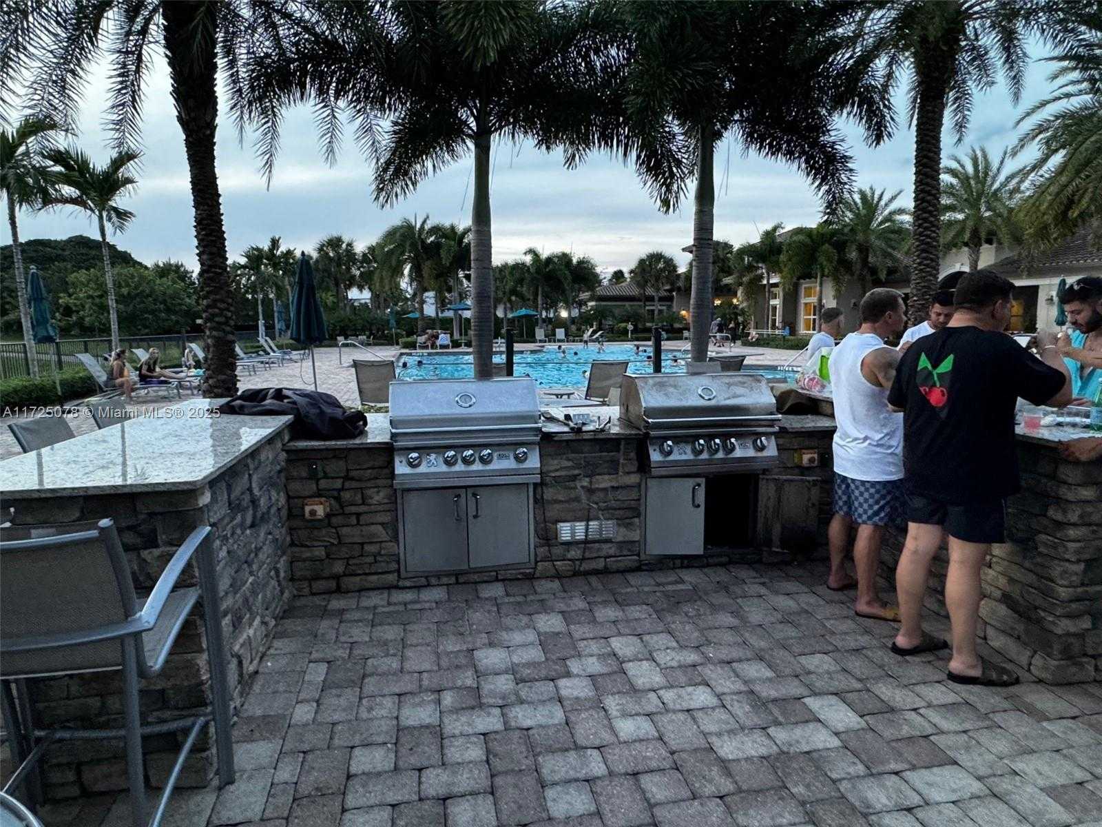 Small Image of 950 HILLCREST DR #411, Hollywood Number 16