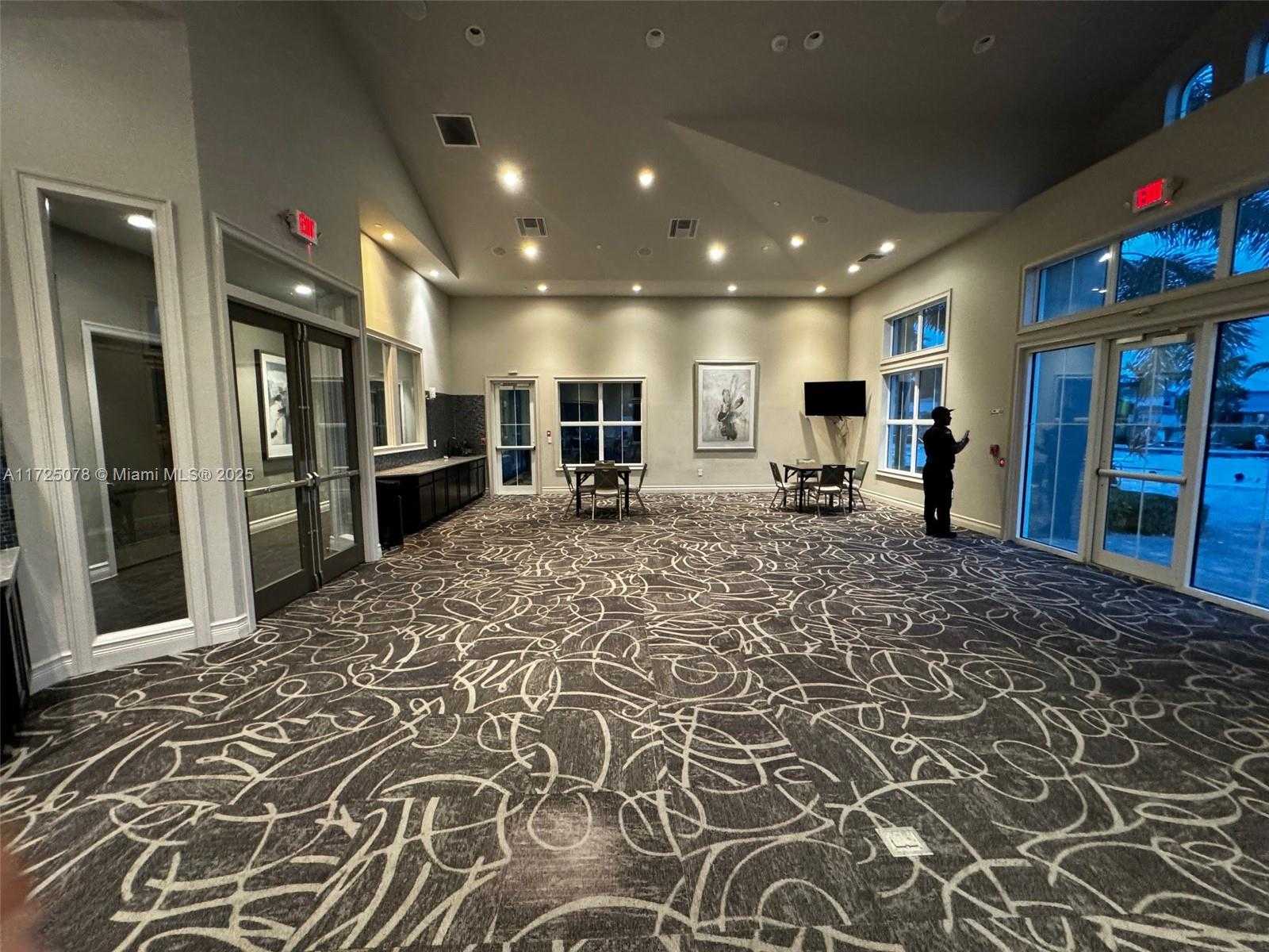 Small Image of 950 HILLCREST DR #411, Hollywood Number 17