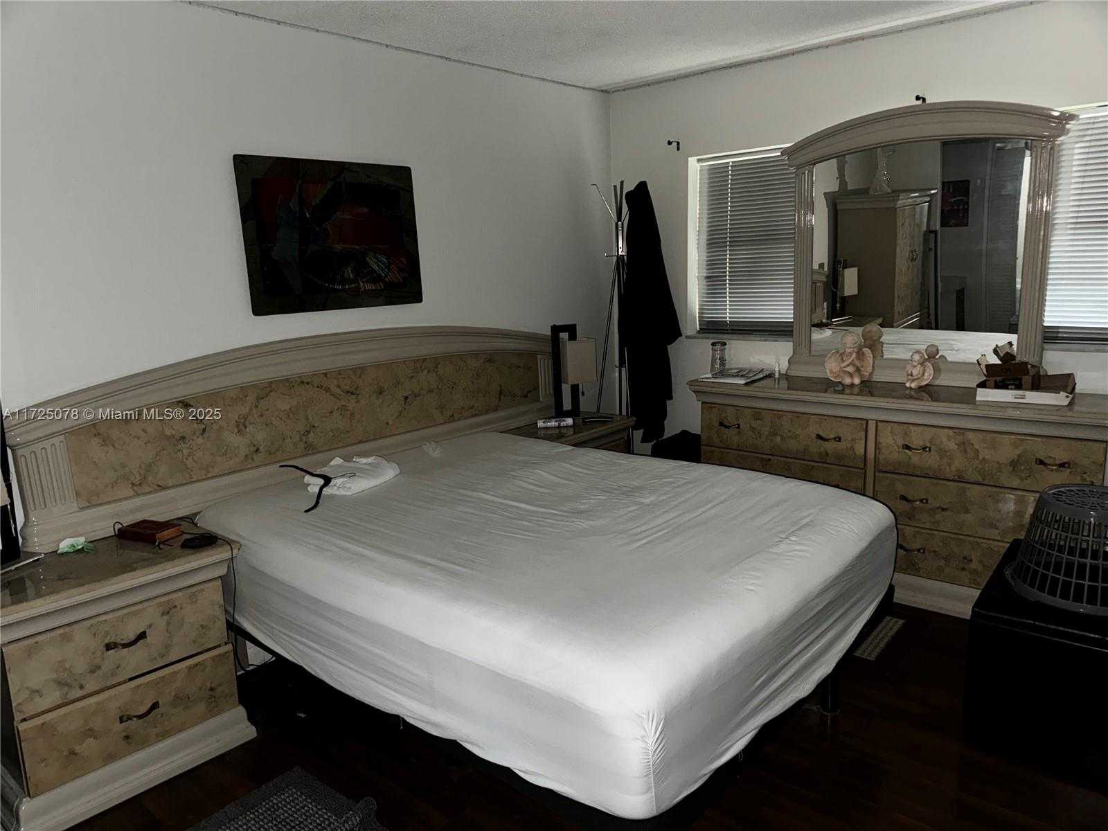 Small Image of 950 HILLCREST DR #411, Hollywood Number 3