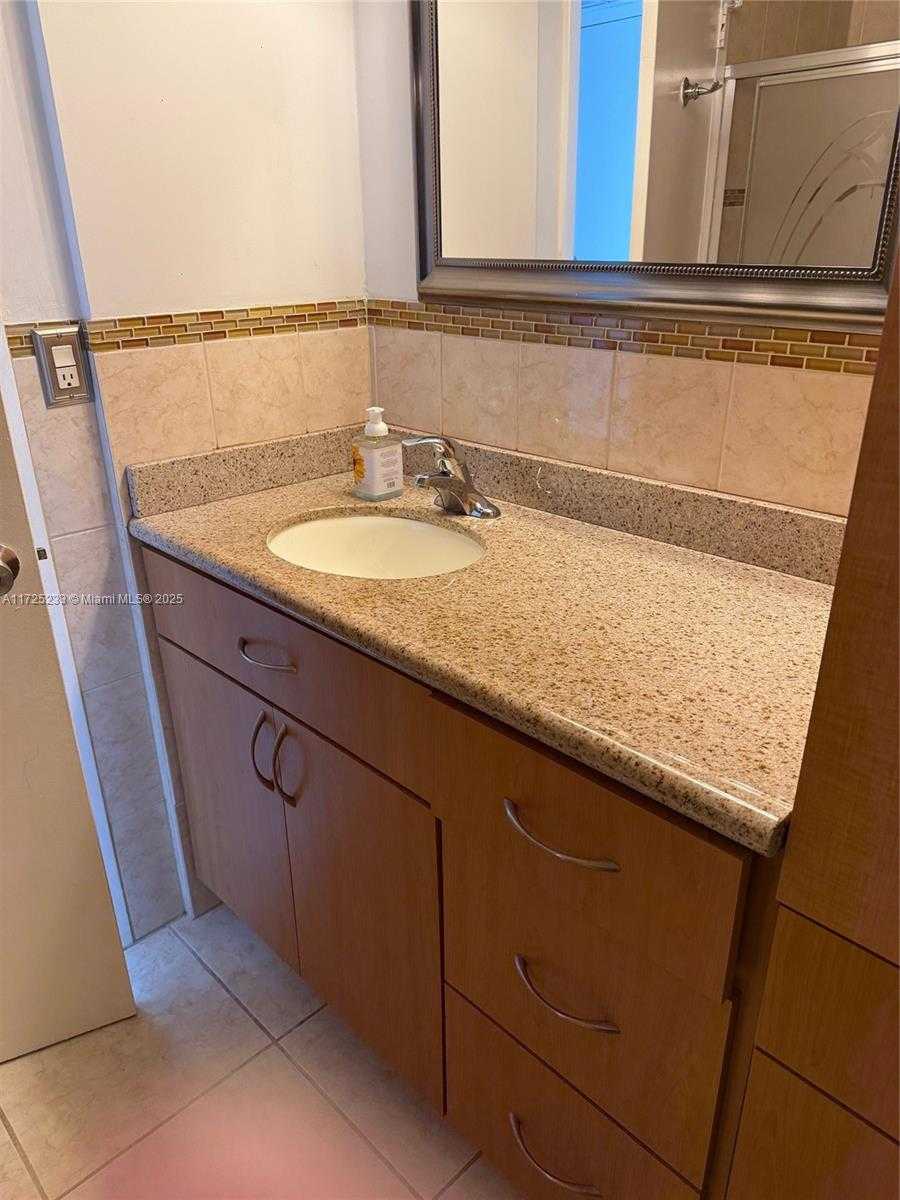 Small Image of 5701 COLLINS AVE #1011, Miami Beach Number 10