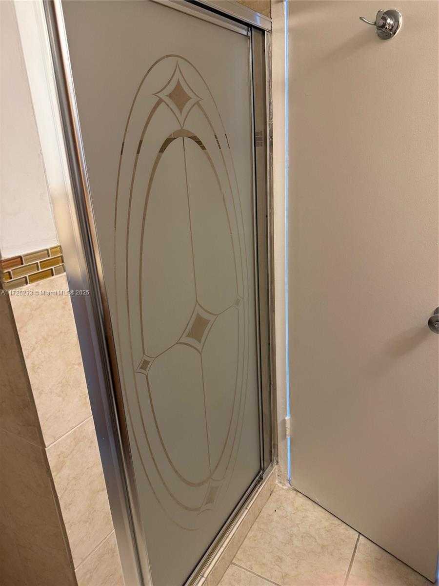Small Image of 5701 COLLINS AVE #1011, Miami Beach Number 11