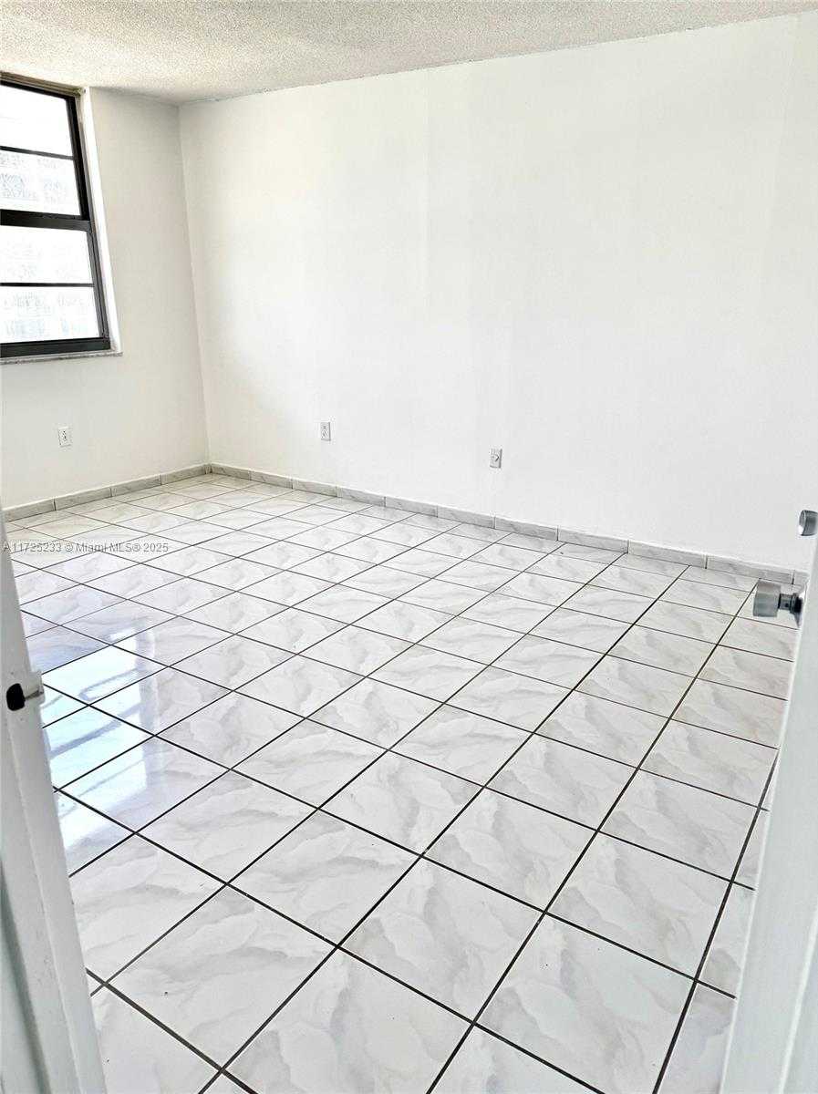 Small Image of 5701 COLLINS AVE #1011, Miami Beach Number 13