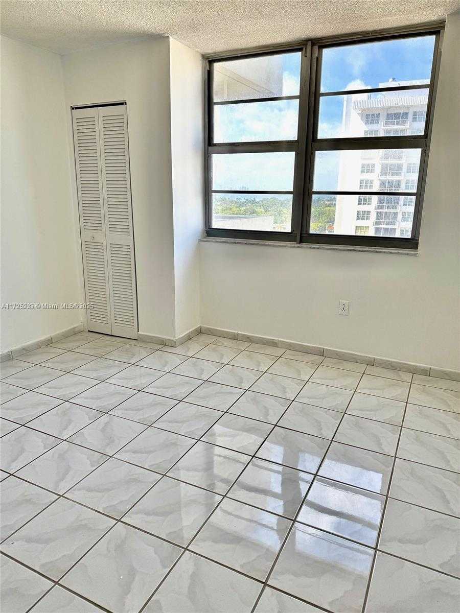 Small Image of 5701 COLLINS AVE #1011, Miami Beach Number 14