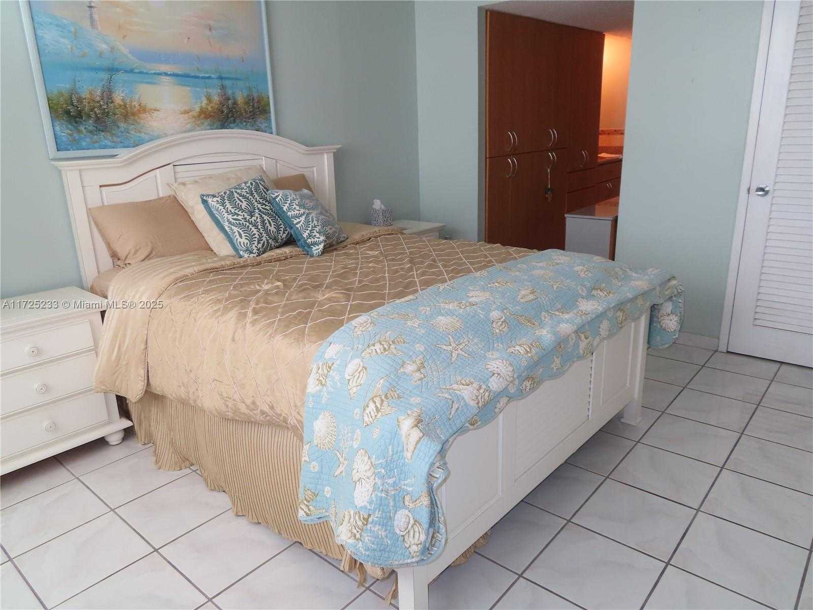 Small Image of 5701 COLLINS AVE #1011, Miami Beach Number 15